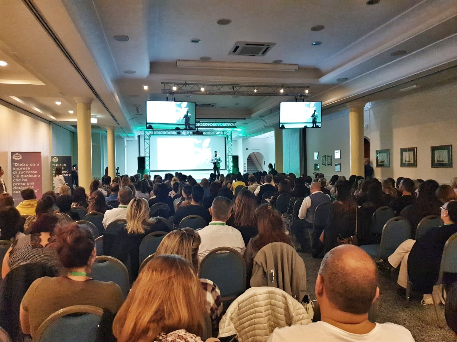 Pubblico durante un evento di formazione e marketing